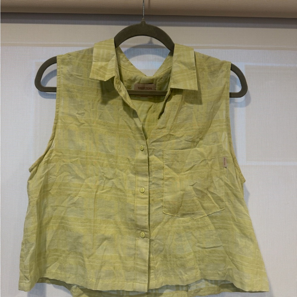 Brixton Sleeveless Button-Down Top in Green